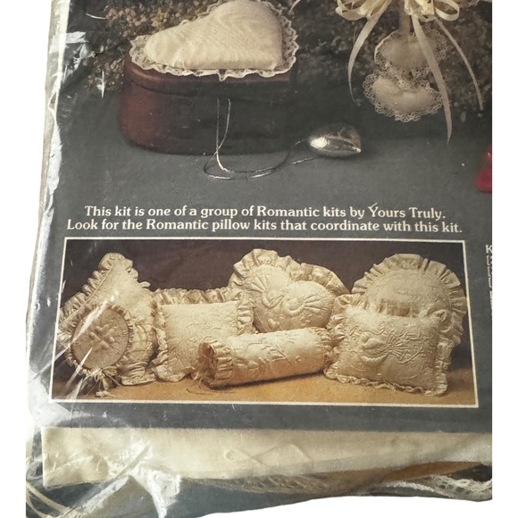 Yours Truly Romantic Hearts Trapunto Embroidery Hoop Kit Decor 1983 Vintage NWT - Picture 4 of 4